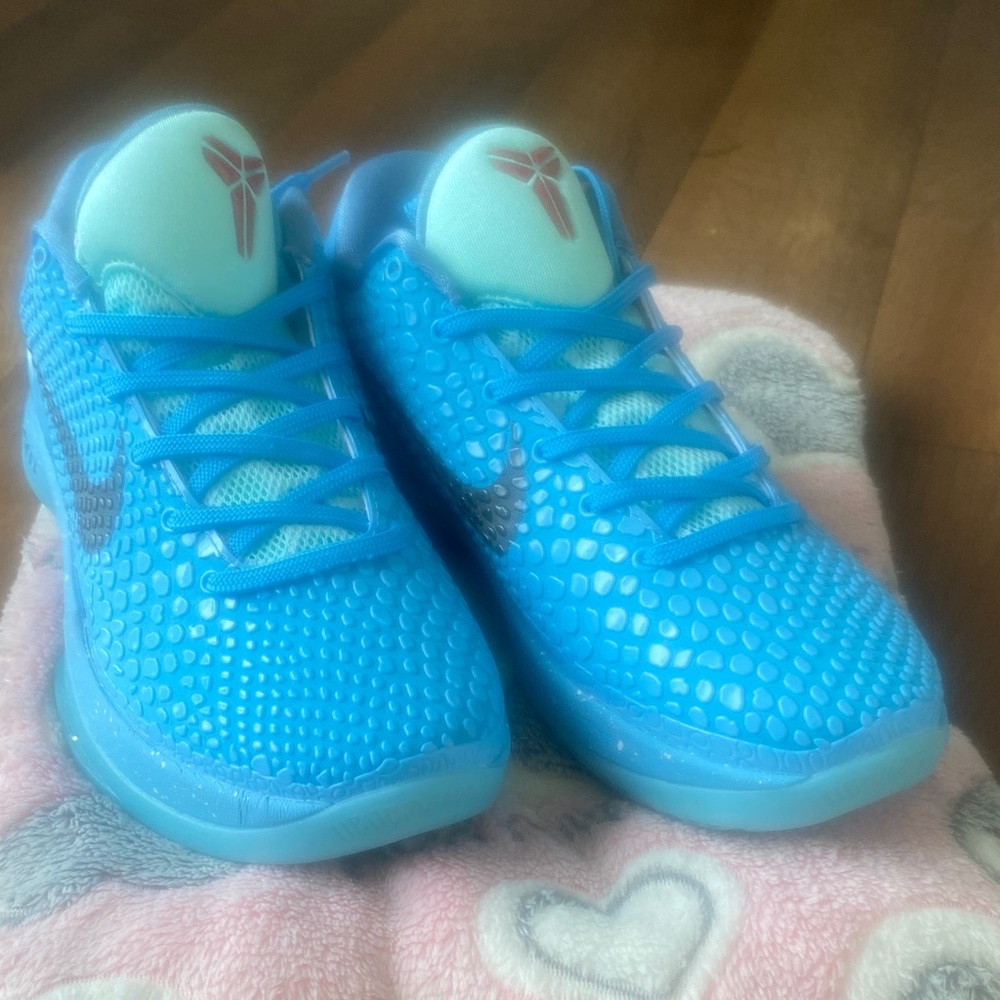 Nike Kids Bright Blue Low-Top Sneakers with Teal Tongue